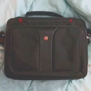 Genuine swiss army lap top carrying case
